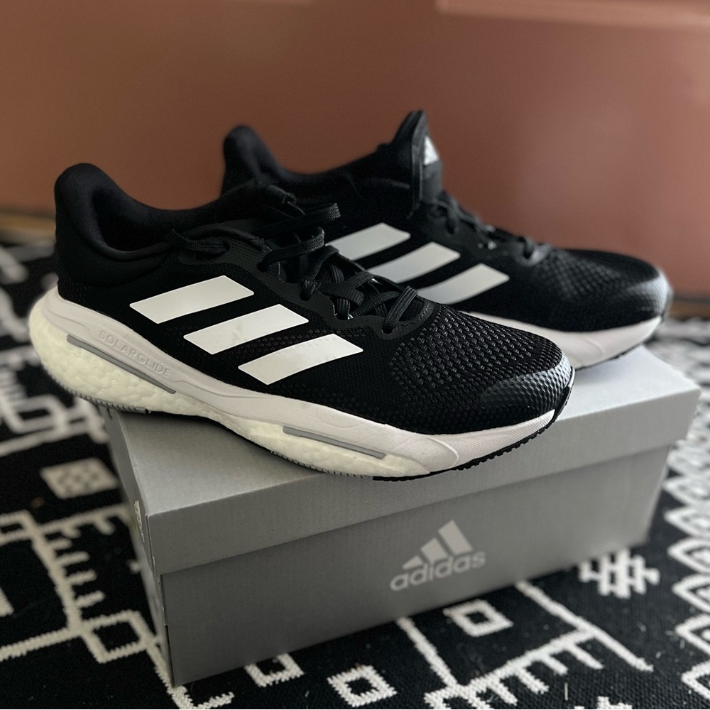 Womens Adidas Solar Glide 5 Running Shoes in Black/White
